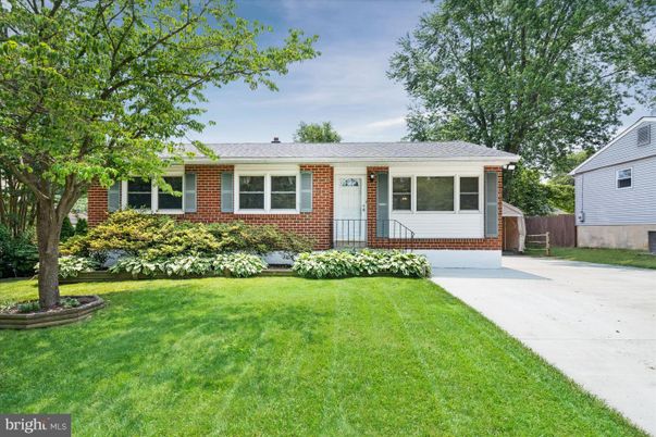 Exterior, Facade, Brick Facade, Cape Cod
