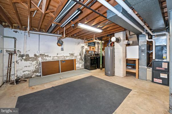 Interior, Washer, Wooden Beams