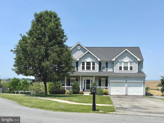 Attached, Exterior, Facade, Farmhouse