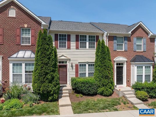 Exterior, Facade, Brick Facade, Brick Traditional