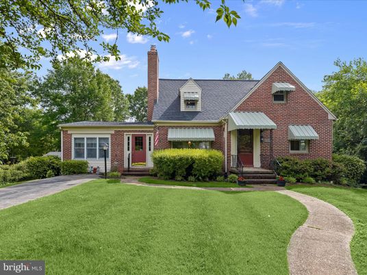 Exterior, Facade, Brick Facade, Cape Cod