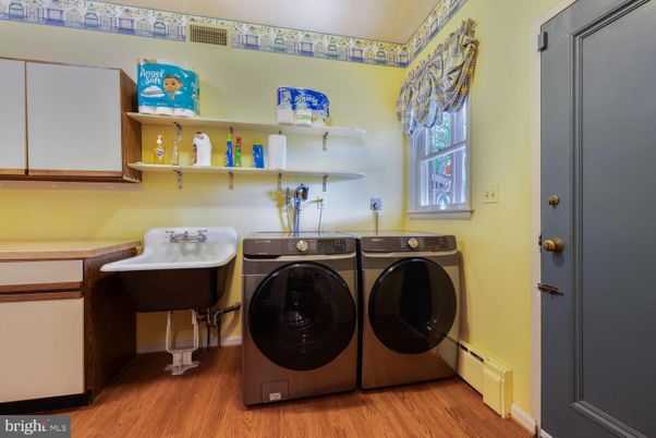 Interior, Washer, Wood Texture Flooring