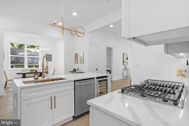 Dining room, Interior, Kitchen, Pendant Lights, Recessed Lighting, Wood Texture Flooring