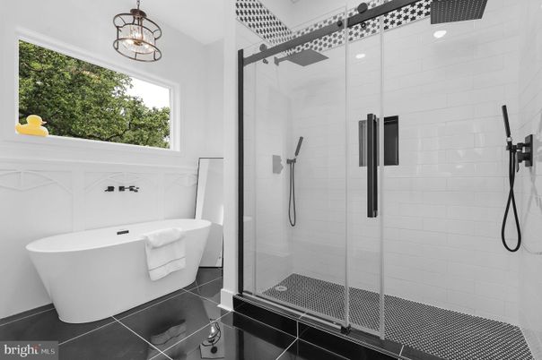 Bathroom, Free Standing Baths, Glass Shower, Interior, Pendant Lights