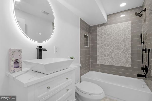 Bathroom, Interior, Recessed Lighting