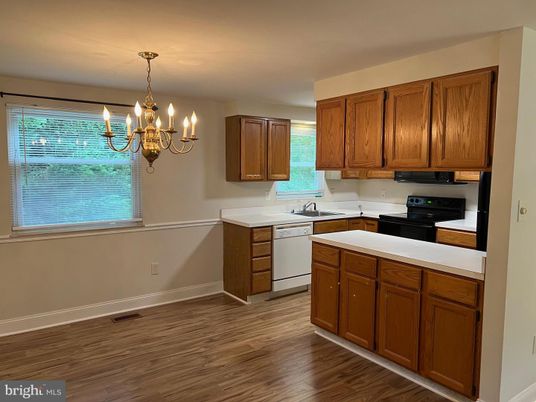Chandelier, Interior, Kitchen, Wood Texture Flooring