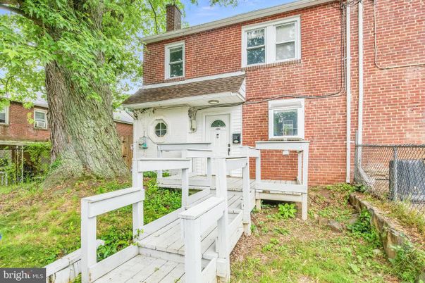 Exterior, Facade, Brick Facade, Rowhouse