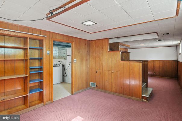 Empty room, Interior, Recessed Lighting, Wooden Walls