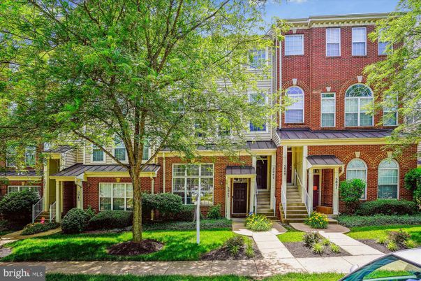 Exterior, Facade, Brick Facade, Georgian