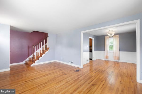 Chandelier, Empty room, Interior, Wood Texture Flooring