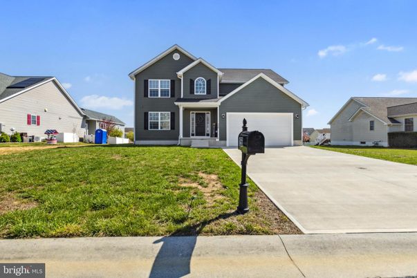 Attached, Exterior, Facade, Farmhouse