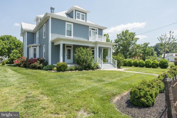 Backyard, Exterior, Facade, American Foursquare