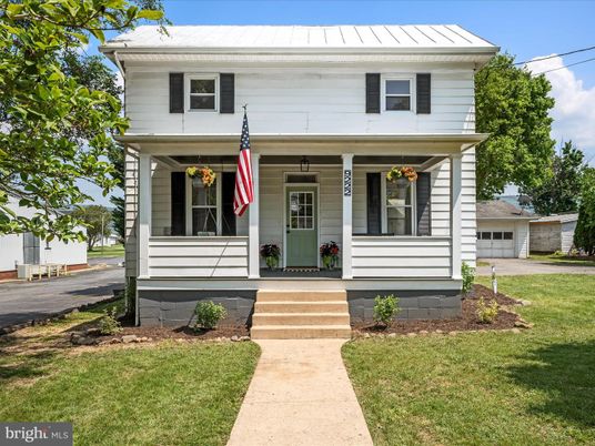 Exterior, Facade, American Foursquare
