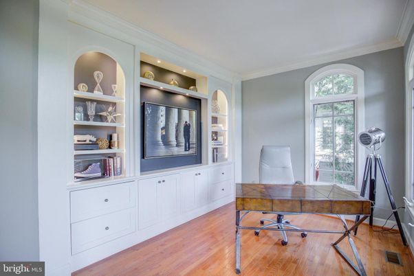 Home Office, Interior, Recessed Lighting, Wood Texture Flooring