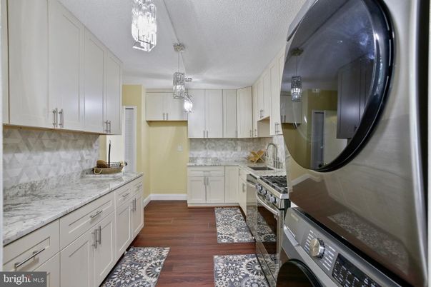 Interior, Kitchen, Pendant Lights, Wood Texture Flooring