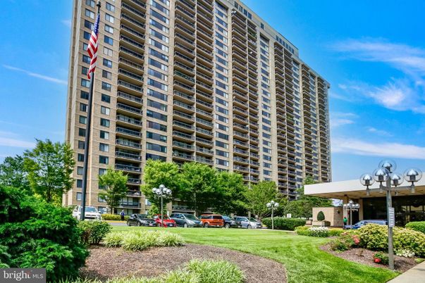 Backyard, Exterior, Facade, Condo Building