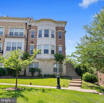 Exterior, Facade, Brick Facade, Rowhouse