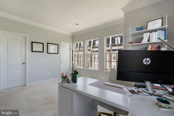 Home Office, Interior