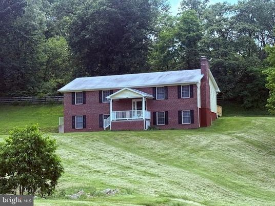 Backyard, Exterior, Facade, Brick Facade, Georgian