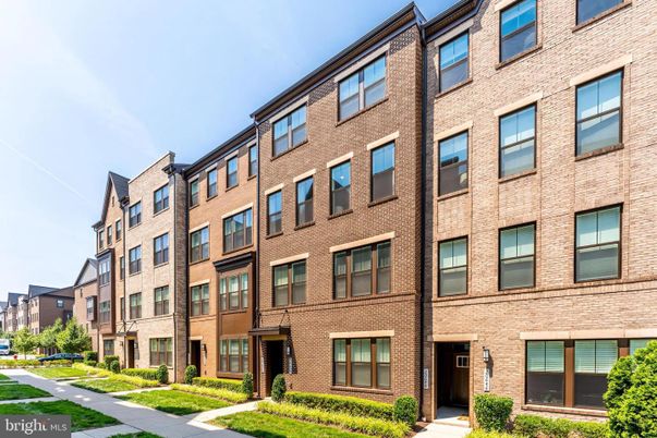 Exterior, Facade, Brick Facade, Rowhouse