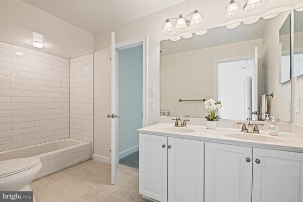 Bathroom, Dual Sink Vanities, Interior