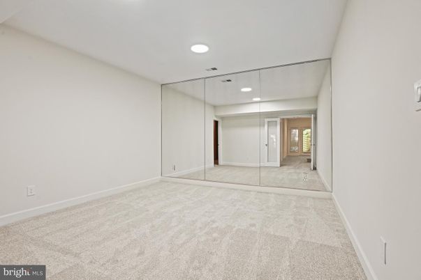Empty room, Interior, Recessed Lighting