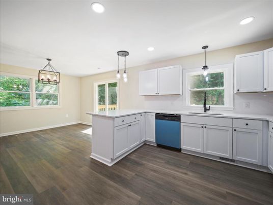 Interior, Kitchen, Pendant Lights, Recessed Lighting, Wood Texture Flooring