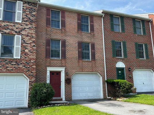 Attached, Exterior, Facade, Brick Facade, Rowhouse