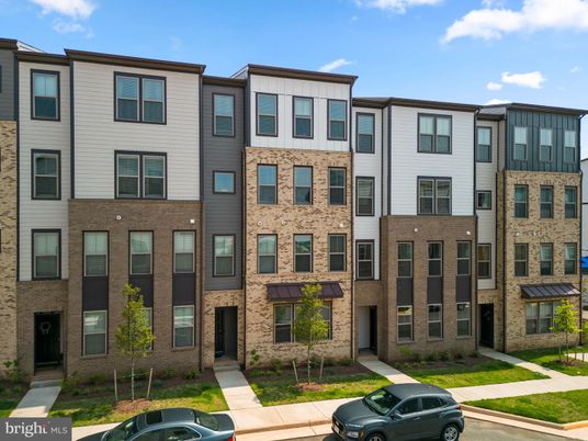 Exterior, Facade, Brick Facade, Rowhouse