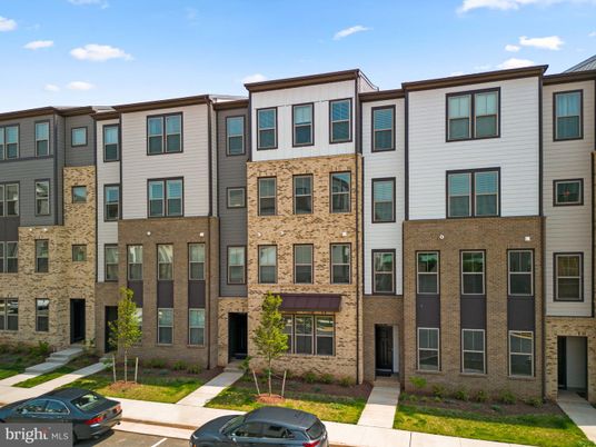 Exterior, Facade, Brick Facade, Rowhouse