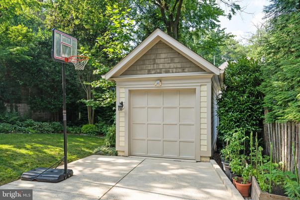 Detached Garage, Exterior