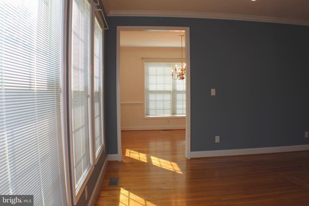 Chandelier, Empty room, Interior, Wood Texture Flooring