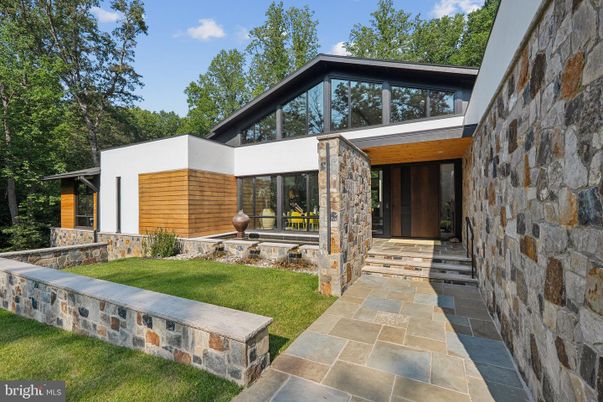 Exterior, Facade, Modern