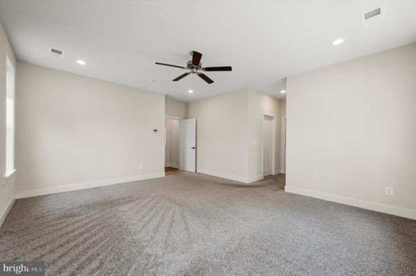 Empty room, Interior, Recessed Lighting