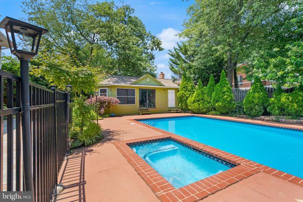 Exterior, Pool