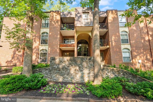 Exterior, Facade, Brick Facade, Rowhouse