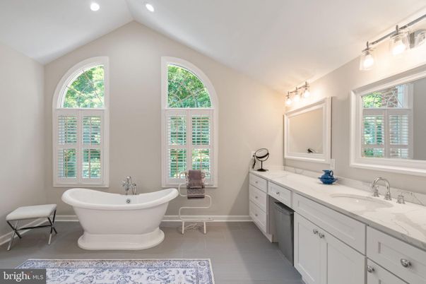 Bathroom, Dual Sink Vanities, Free Standing Baths, Interior, Recessed Lighting