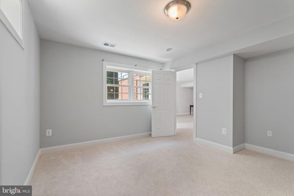 Empty room, Interior