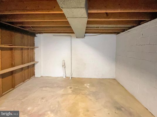 Empty room, Interior, Wooden Beams