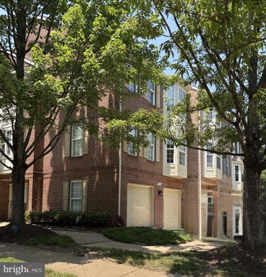 Attached, Exterior, Facade, Brick Facade, Rowhouse