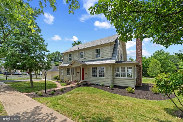 Exterior, Facade, American Foursquare