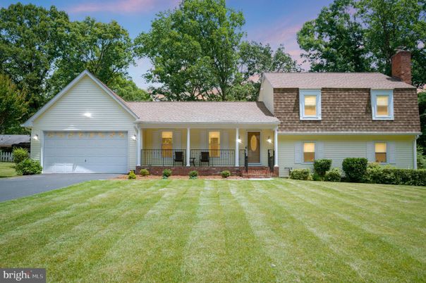 Attached, Exterior, Facade, Ranch