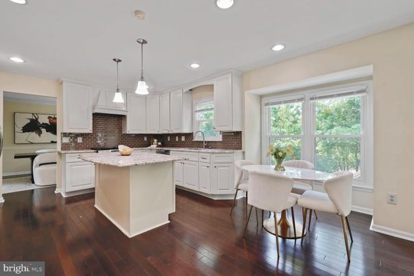 Dining room, Interior, Kitchen, Pendant Lights, Recessed Lighting, Wood Texture Flooring