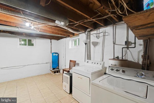 Interior, Washer, Wooden Beams