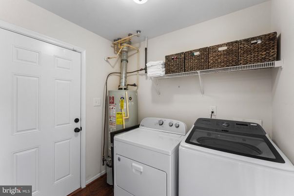 Interior, Utility Closets, Washer, Wood Texture Flooring