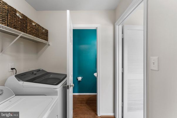Interior, Utility Closets, Washer, Wood Texture Flooring