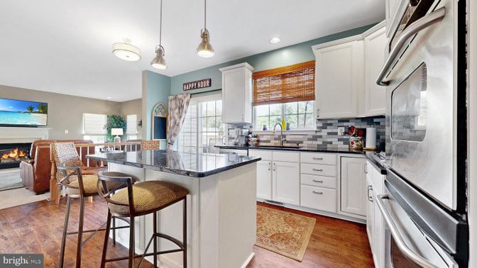 Fireplace, Interior, Kitchen, Pendant Lights, Recessed Lighting, Wood Texture Flooring