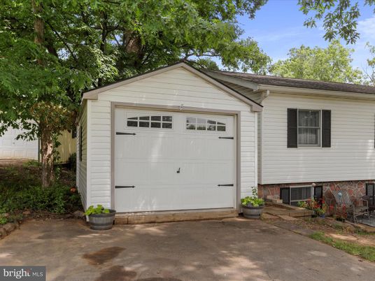 Detached Garage, Exterior
