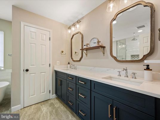 Bathroom, Dual Sink Vanities, Interior