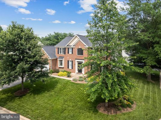 Backyard, Exterior, Facade, Brick Facade, Brick Traditional